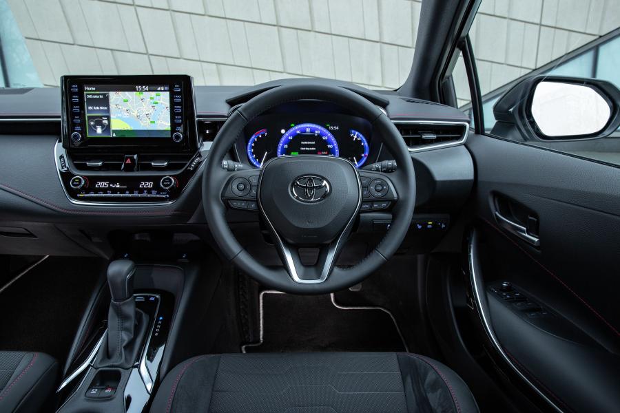 Торпедо Toyota Corolla Hybrid 2019 года  (UK) (фото 38 из 40)
